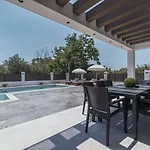 Villa Infinity Theo