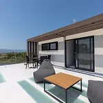 Villa Infinity Theo