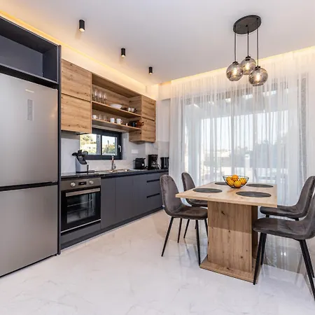 Infinity Theo Вилла Каламакион