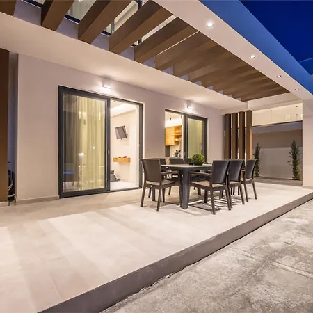 Villa Infinity Theo *