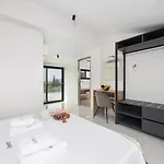 Infinity Theo Villa *