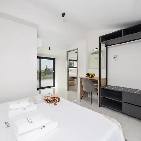 Infinity Theo Villa *