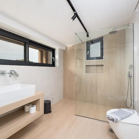 Villa Infinity Theo